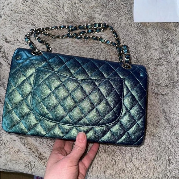 SOLD Classic Medium Flap 22P Iridescent Green Quilted Caviar light GHW! Unused! - Picture 11 of 15